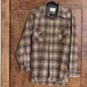Mens Pendleton western shirt.